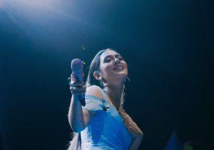 Raisa Nyanyikan ‘Mantan Terindah’ di Panggung, Curhat Patah Hati