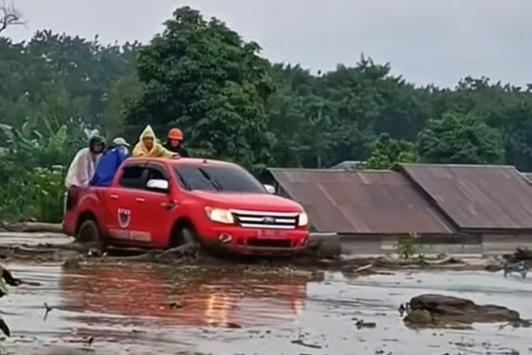 Aceh Tengah Terisolasi, Banjir dan Longsor Lumpuhkan Jalan, Butuh Alat Berat Aceh Tengah Terisolasi, Banjir dan Longsor Lumpuhkan Jalan, Butuh Alat Berat