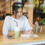 Masih Menulis Daftar Tugas Manual? Ini 7 Tanda Kecerdasan Anda yang Tenang