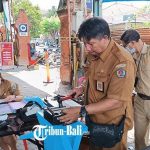 Pengecekan Bahaya Produk di Pasar Kreneng Jelang Galungan Bali