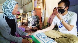 Mensos Pantau Penyaluran BLTS Kesra 2025 di Bandung