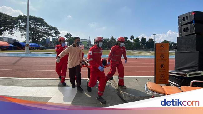 Warga Citepus Sukabumi Siaga Tiap Malam Hadapi Gelombang Pasang Warga Citepus Sukabumi Siaga Tiap Malam Hadapi Gelombang Pasang