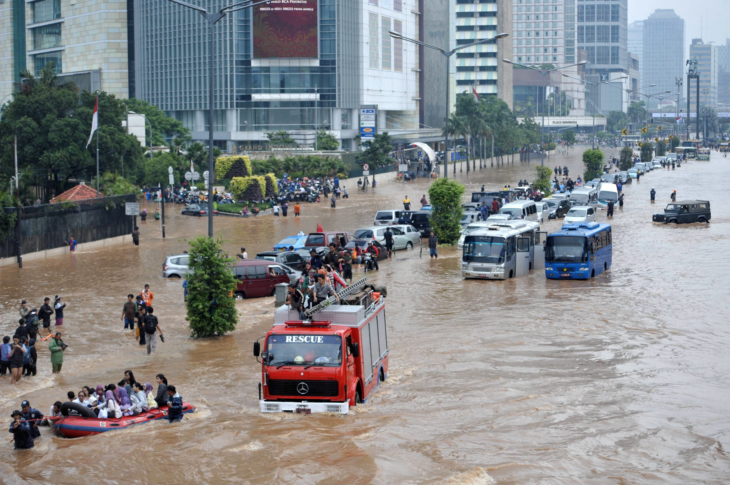 Banjir Kanci Bukan Hanya Hujan, Camat Ungkap Penyebabnya: Saluran Tersumbat Bangunan Ilegal Banjir Kanci Bukan Hanya Hujan, Camat Ungkap Penyebabnya: Saluran Tersumbat Bangunan Ilegal