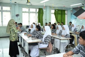 DPR: Evaluasi Program Kesejahteraan Guru 2025 Diperlukan