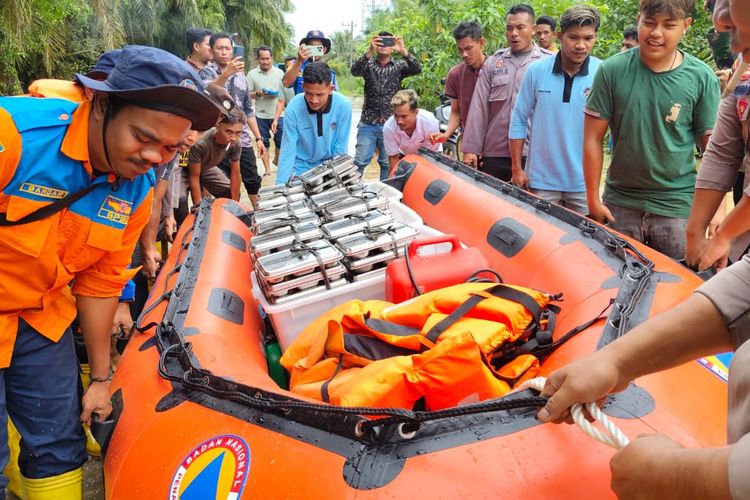 Banjir Landa Sumatra, Bantuan Kemanusiaan Tiba untuk Korban Banjir Landa Sumatra, Bantuan Kemanusiaan Tiba untuk Korban