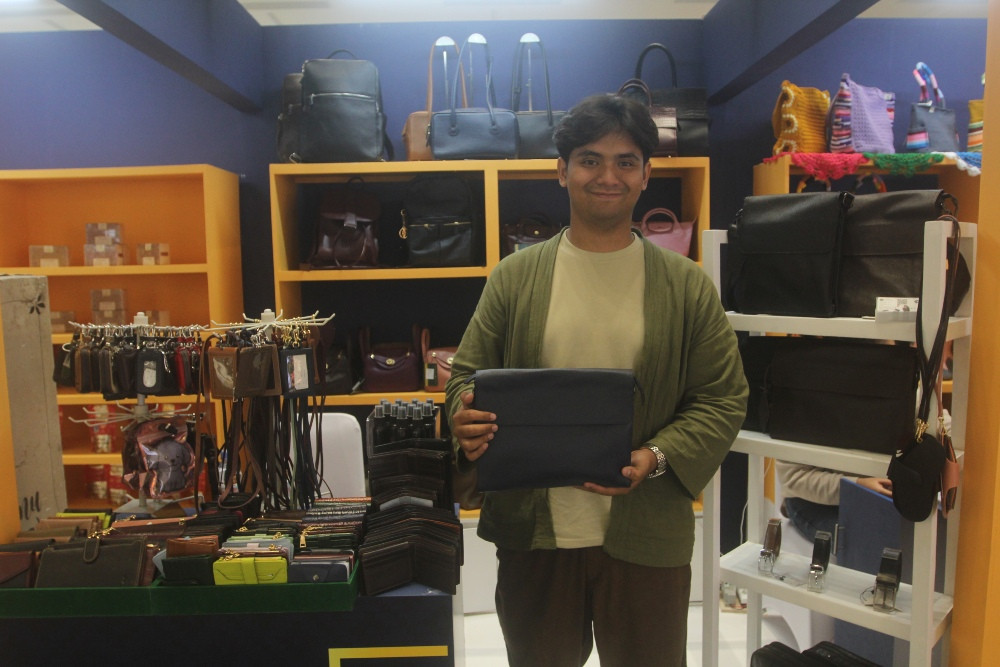 Sentuh Kaum Urban, Sendy Leather Perkenalkan Inovasi Produk Kulit di SMEXPO 2025 Sentuh Kaum Urban, Sendy Leather Perkenalkan Inovasi Produk Kulit di SMEXPO 2025