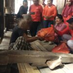 Saat penyintas disabilitas psikososial di Manggarai Timur terima hadiah Natal