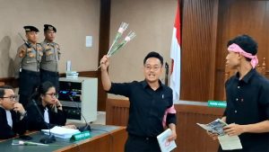 Penolakan kuasa hukum terhadap kehadiran polisi di ruang sidang Delpedro