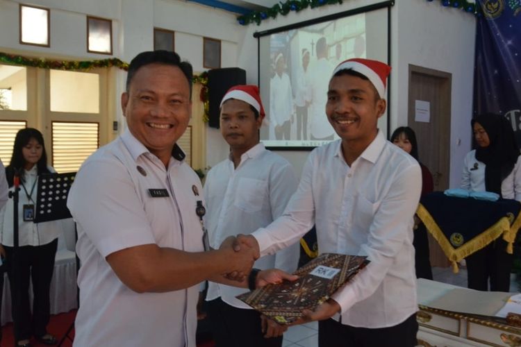 Kado Natal di Lapas Salemba: 98 Napi Dapat Remisi, Dua Langsung Bebas Kado Natal di Lapas Salemba: 98 Napi Dapat Remisi, Dua Langsung Bebas