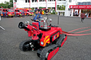 Kurangi Risiko Cedera, Pemkot Surabaya Hadirkan Robot Pemadam Kebakaran