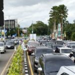 Sabtu pagi, antrean kendaraan di jalur wisata Puncak Bogor