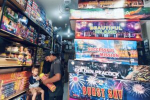 Ironi menyambut Tahun Baru, penjual kembang api Surabaya kecewa omzet turun 50 persen