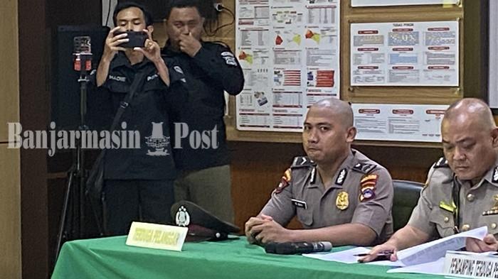 Bripda Seili Menangis di Sidang, Dipecat Usai Diduga Bunuh Mahasiswi ULM Bripda Seili Menangis di Sidang, Dipecat Usai Diduga Bunuh Mahasiswi ULM