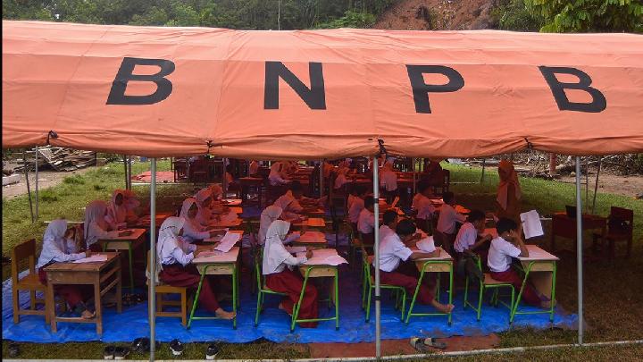 54 Sekolah Terdampak Bencana Akan Belajar di Tenda 54 Sekolah Terdampak Bencana Akan Belajar di Tenda