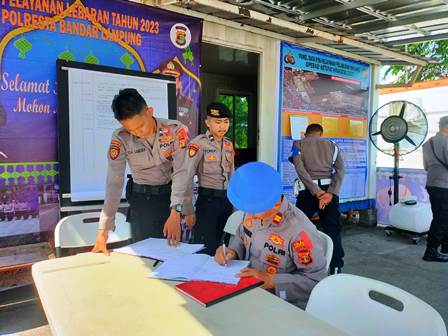 Kepala Propam Polresta Deliserdang Pemeriksa Personel di Pos Pengamanan dan Terpadu Ops Lilin Toba 2025 Kepala Propam Polresta Deliserdang Pemeriksa Personel di Pos Pengamanan dan Terpadu Ops Lilin Toba 2025