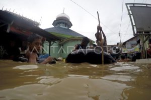 Rico Waas Temukan Penyebab Banjir di Sungai Batuan