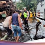 Jalintim KM 113 Sorek Pelalawan Tenggelam Akibat Hujan, Pengendara Diimbau Berhati-hati