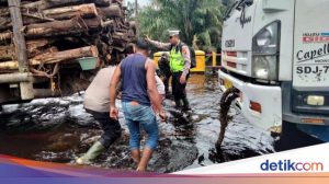 Jalintim KM 113 Sorek Pelalawan Tenggelam Akibat Hujan, Pengendara Diimbau Berhati-hati