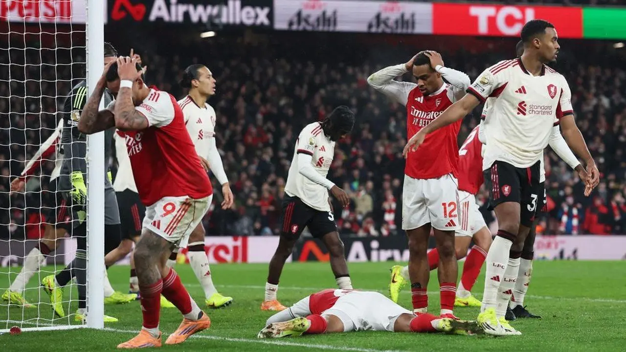 Arsenal Pertimbangkan Rekrut Bek Kanan Baru, Martin Keown Soroti Kerentanan Cedera