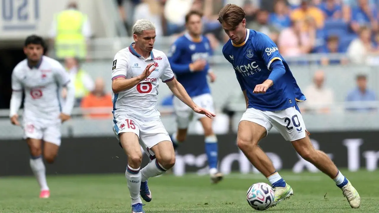 Calvin Verdonk dan Lille Akhiri Pramusim dengan Skor Seri 1-1 Melawan Everton