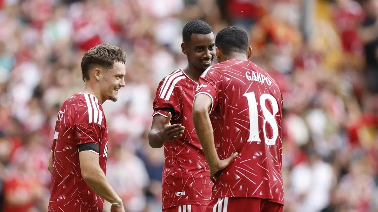 Jamie Carragher Ungkap Kekhawatiran Lini Tengah Liverpool