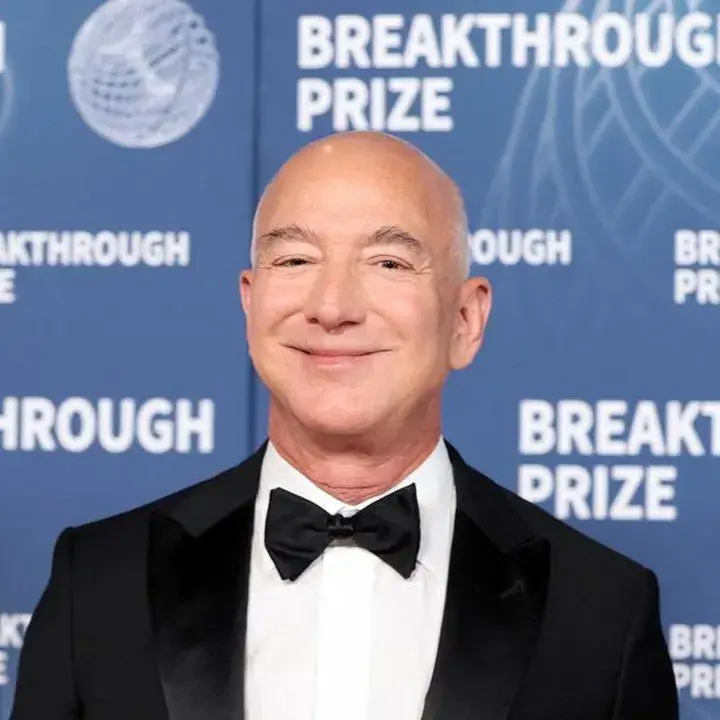 Kekuatan Finansial Baru: Jeff Bezos Masuk Kepemilikan Saham Liverpool