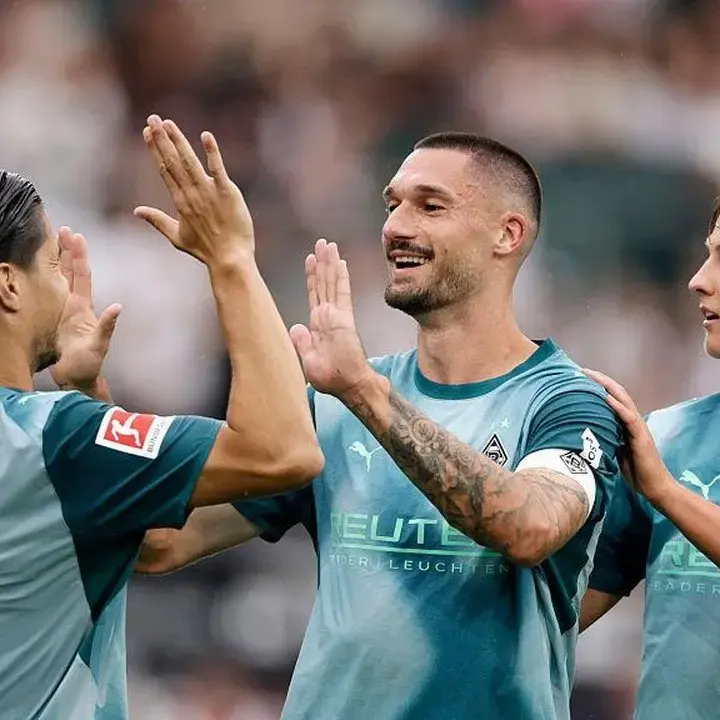 Kevin Diks Pimpin Kemenangan Gladbach 2-1 atas Aston Villa di Laga Pramusim