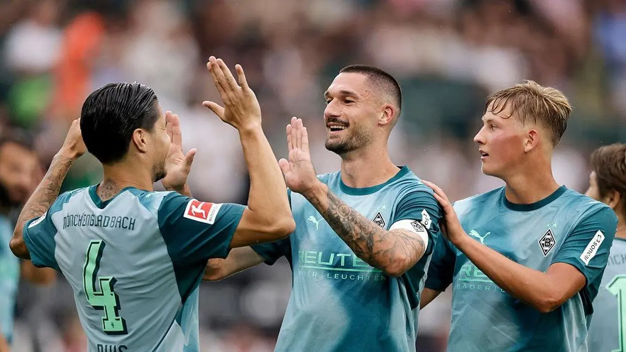 Kevin Diks Pimpin Kemenangan Gladbach 2-1 atas Aston Villa di Laga Pramusim